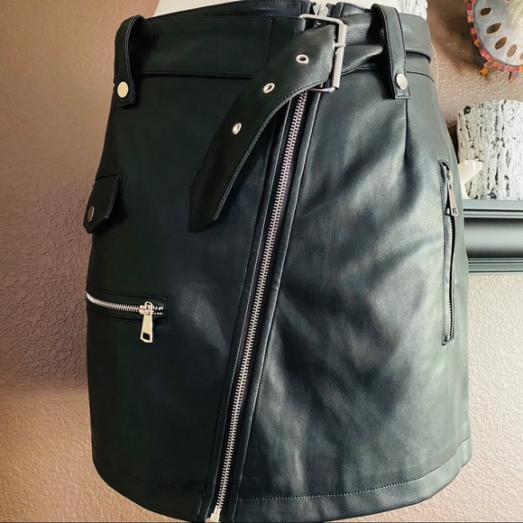 NWT 7 FOR ALL MANKIND FAUX Leather skirt - Picture 4 of 8